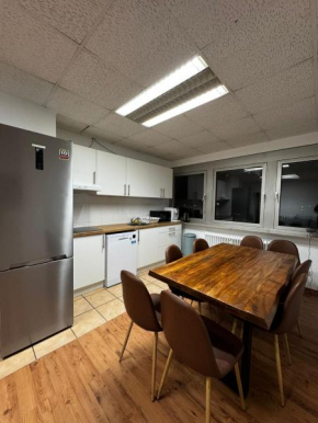 D1 Frankfurt 230m2 - 7 Einzelzimmer mit 2 Parkplätzen